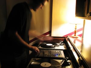 djing-with-vinyl DJing with vinyl