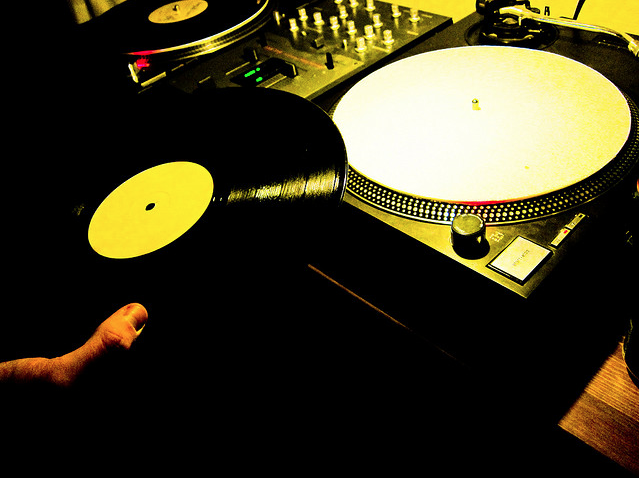 5 Reason Why Vinyl Beats Digital DJing