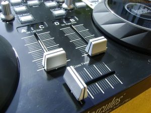 Hercules DJ Console 4-Mx Review Faders
