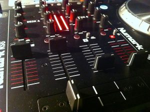 Numark NS6 Review: Mixer Numark NS6 Review: Mixer