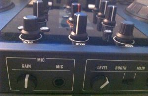 Inputs and outputs on Kontrol S2 Inputs and outputs on Kontrol S2