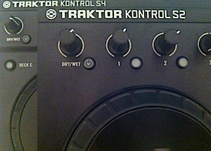 Traktor Kontrol S2 vs Kontrol S4 Traktor Kontrol S2 vs Kontrol S4