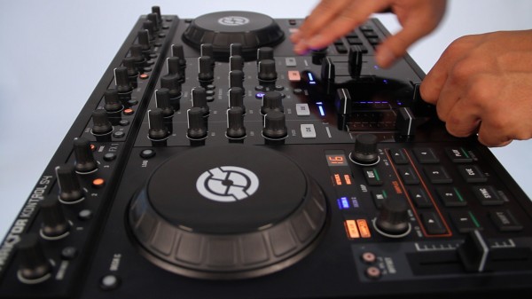Traktor Kontrol S4