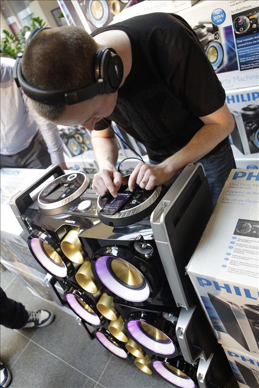 Using the djay app with Party Machine