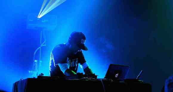 Ready to escape the bedroom and get that first gig? One of our posts this week from around the web has 11 steps to help you...