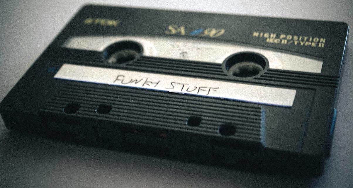 Mixtapes are an important tool to boost your visibility as a DJ. The internet is flooded with them, so you have to find a way to differentiate yourself from the crowd.