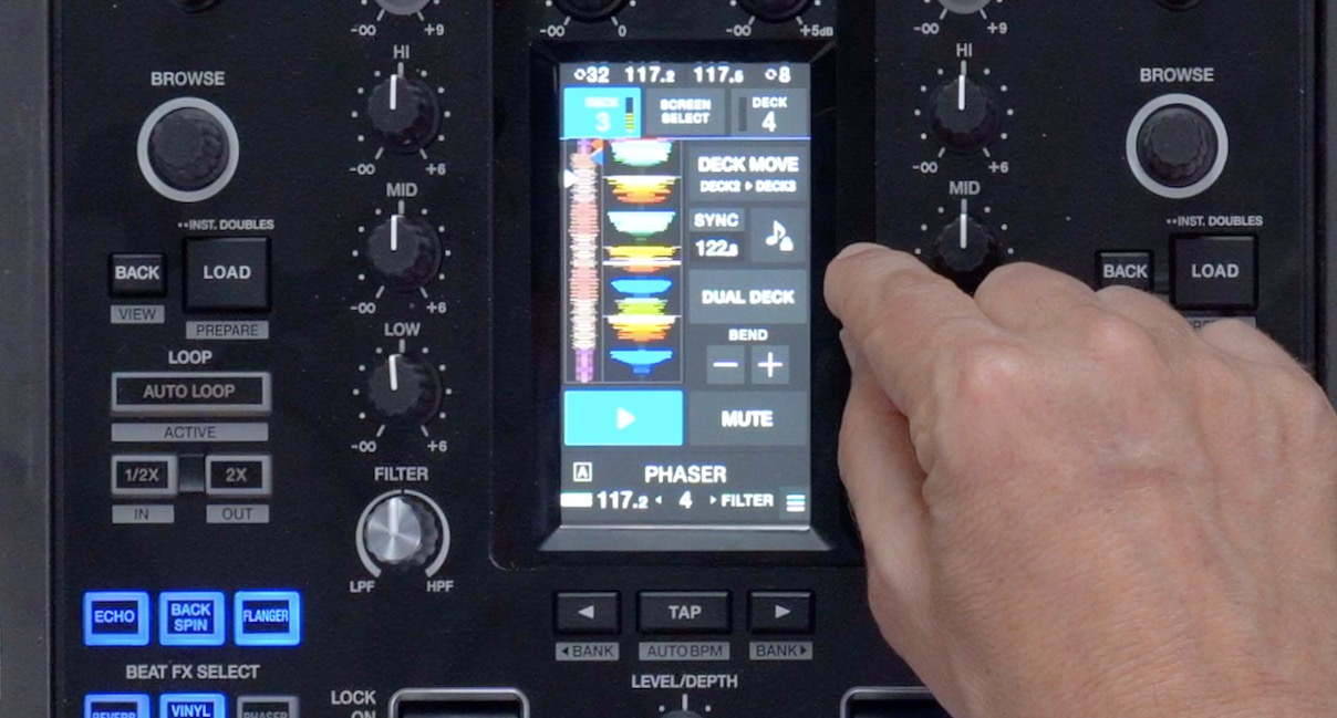 Pioneer DJ DJM-S11 deck control