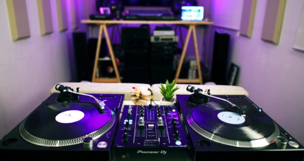Home DJ studio with turntables